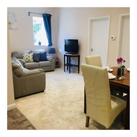 Private 1St Floor Apartment - Perfect For Port Of Dover, Eurotunnel And Short Stays Kültér fotó