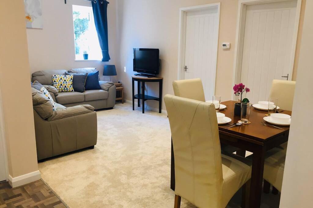 Private 1St Floor Apartment - Perfect For Port Of Dover, Eurotunnel And Short Stays Kültér fotó